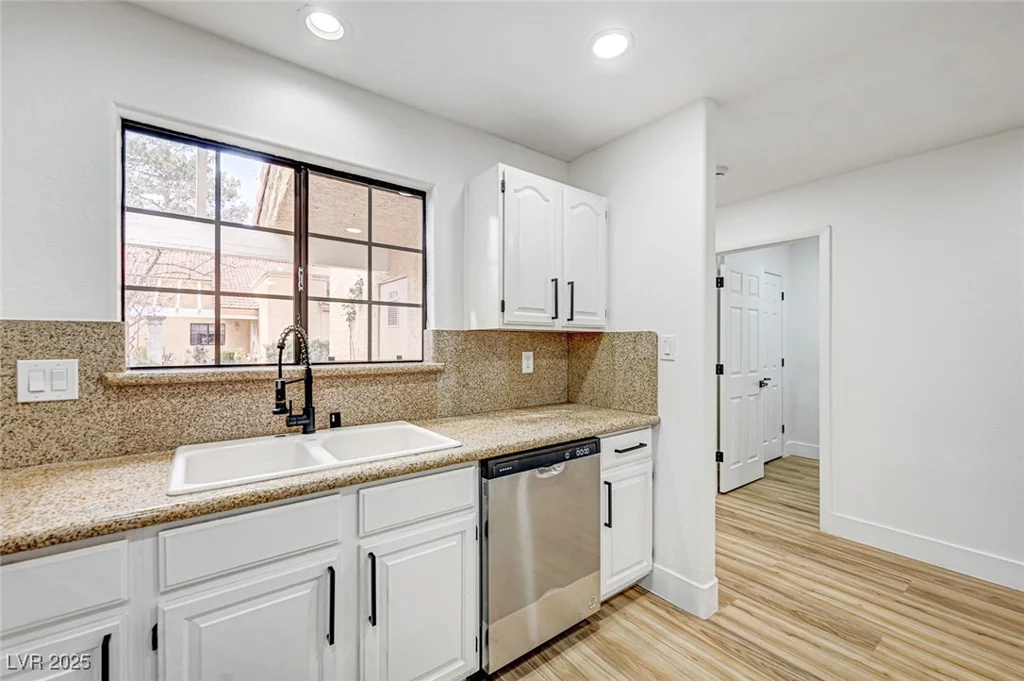 2851 Valley View, Las Vegas, NV 89102