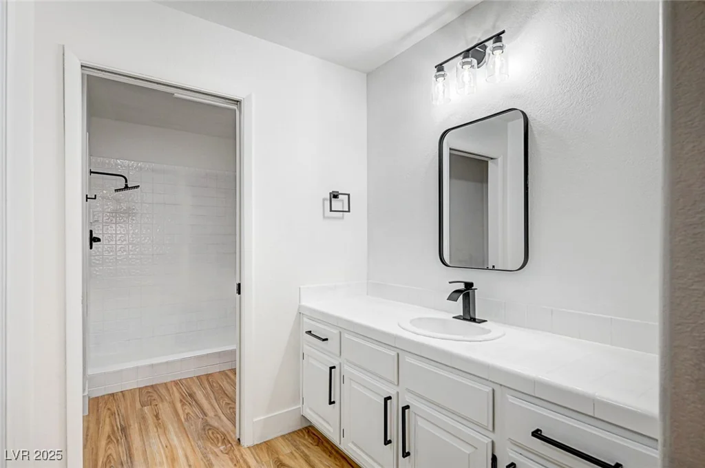 2851 Valley View, Las Vegas, NV 89102