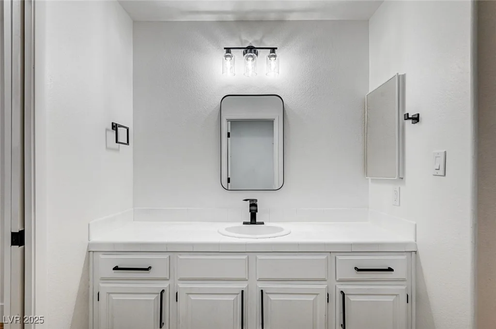 2851 Valley View, Las Vegas, NV 89102