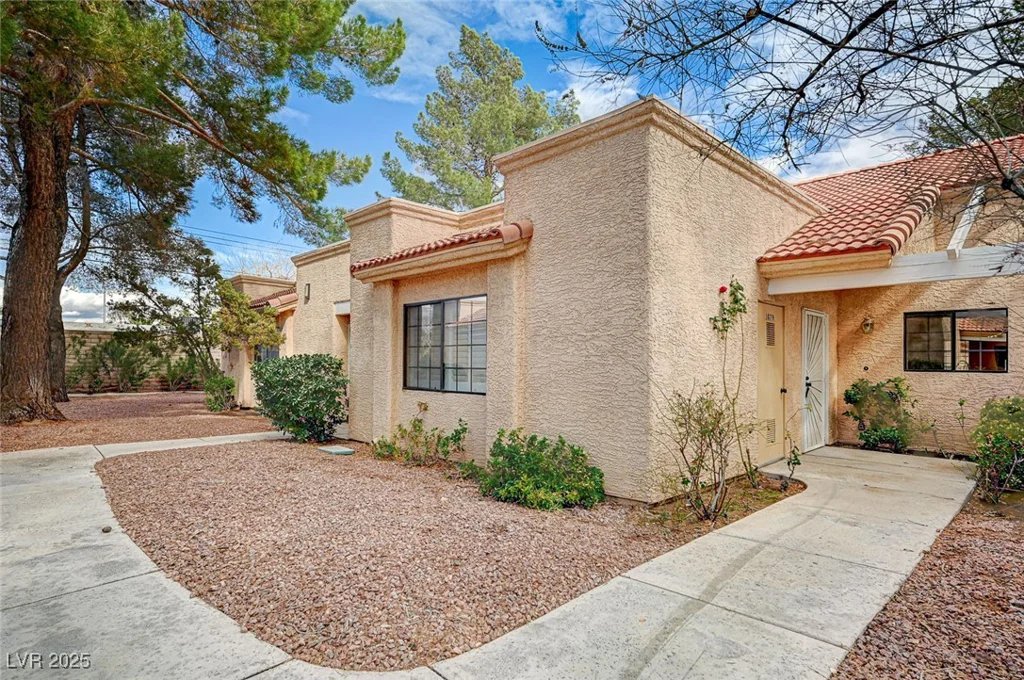 2851 Valley View, Las Vegas, NV 89102