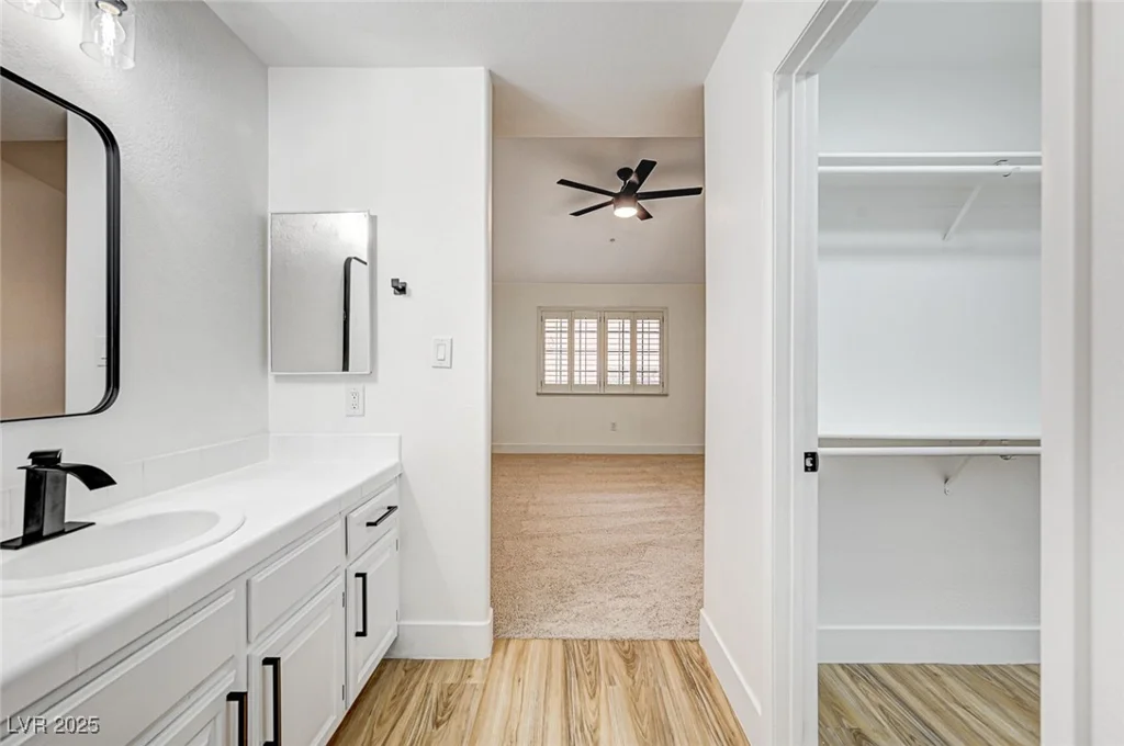 2851 Valley View, Las Vegas, NV 89102
