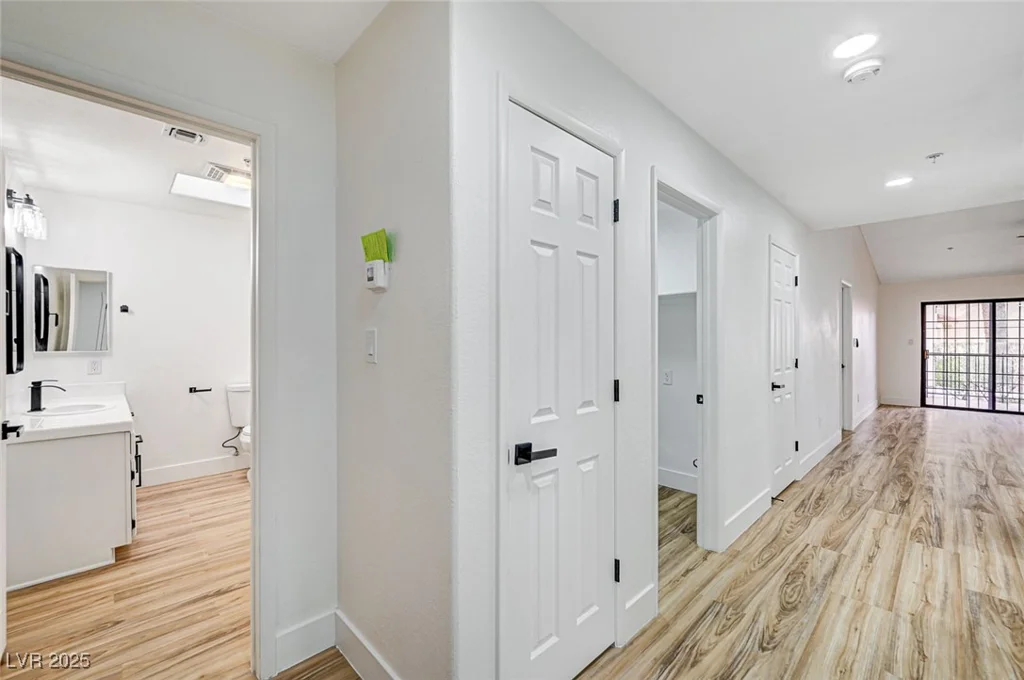 2851 Valley View, Las Vegas, NV 89102