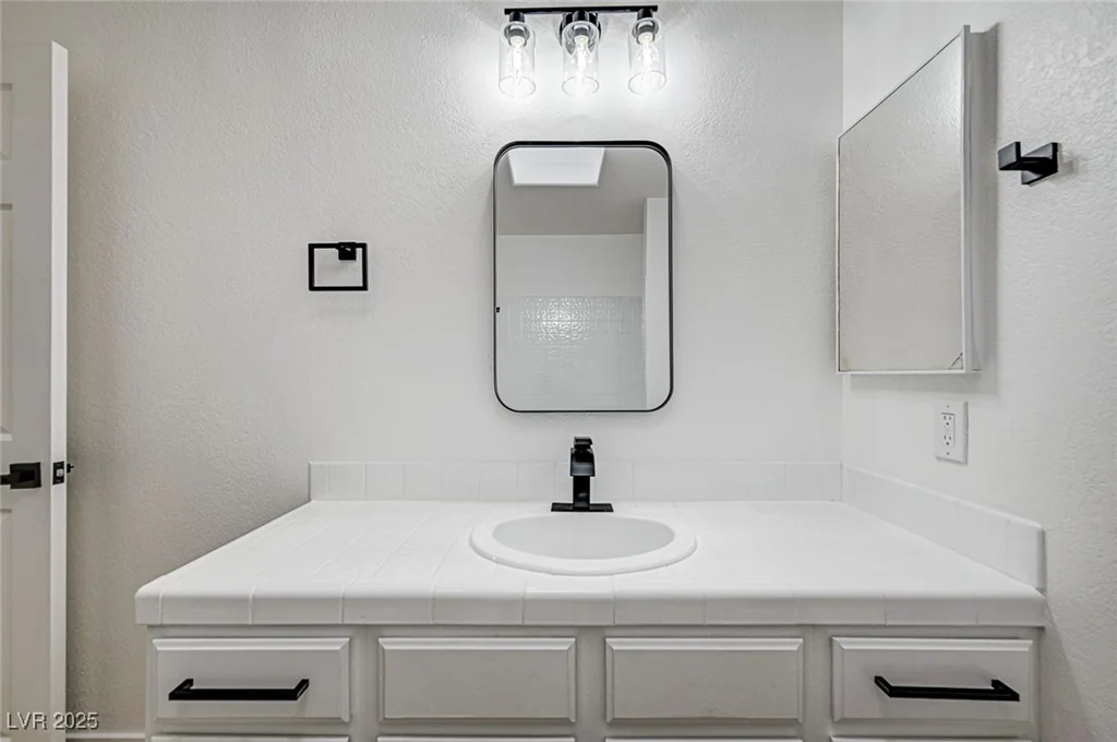 2851 Valley View, Las Vegas, NV 89102