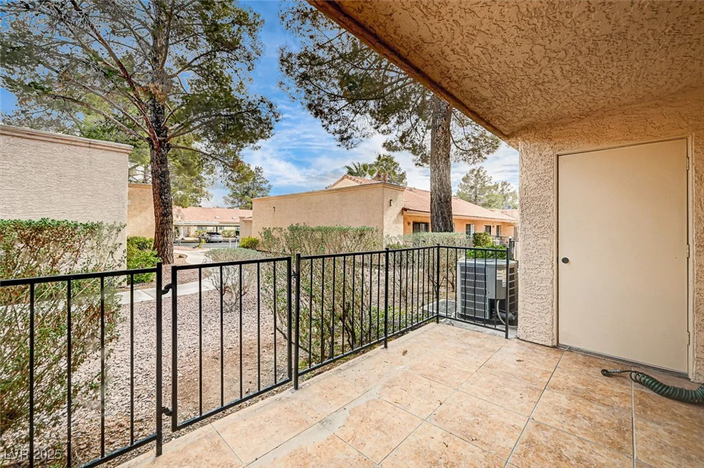 2851 Valley View, Las Vegas, NV 89102