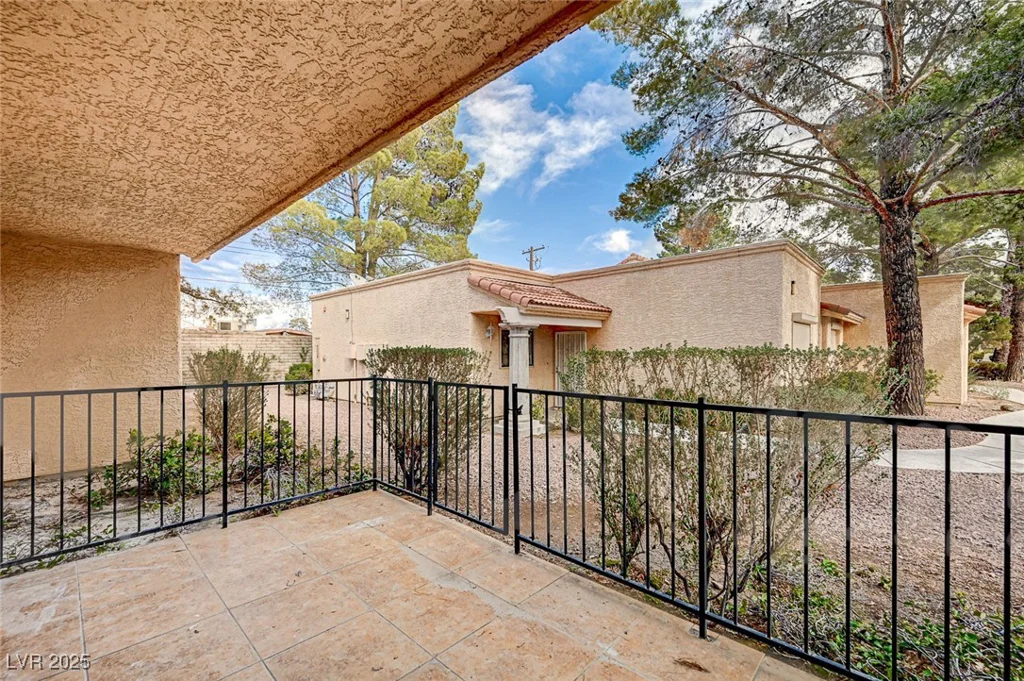 2851 Valley View, Las Vegas, NV 89102