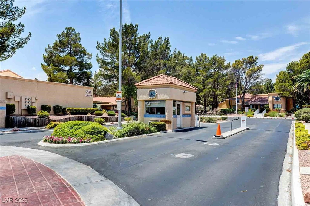 2851 Valley View, Las Vegas, NV 89102