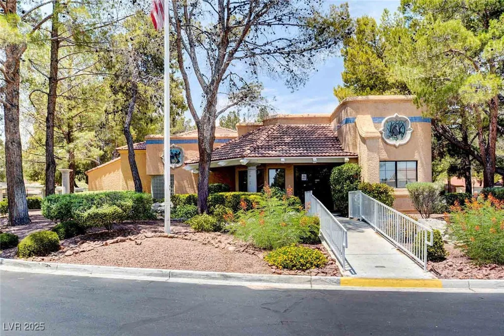 2851 Valley View, Las Vegas, NV 89102