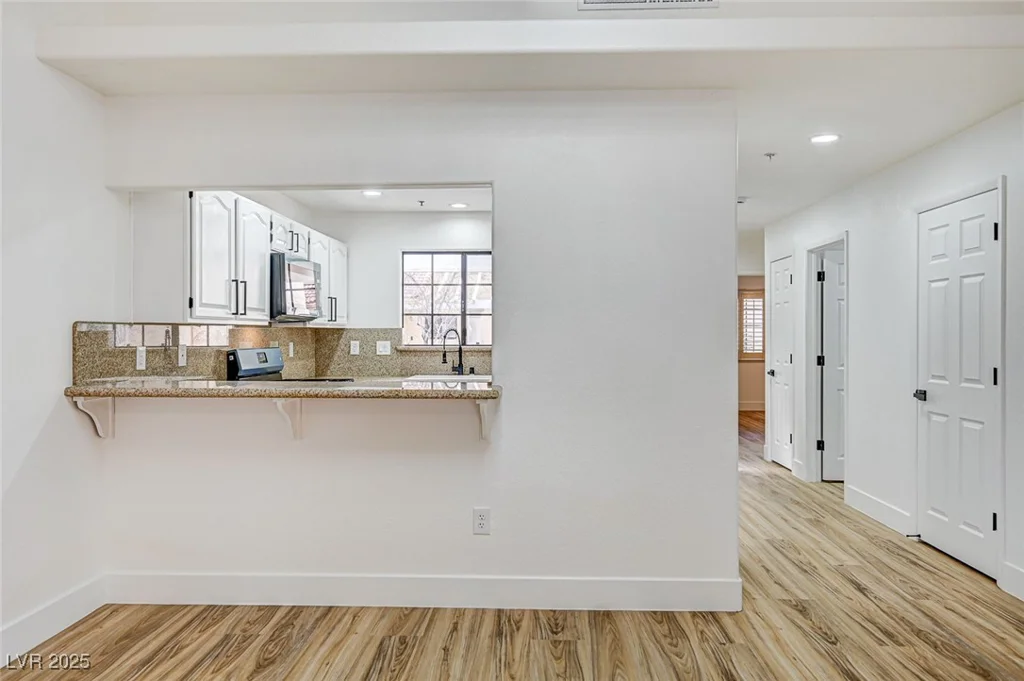 2851 Valley View, Las Vegas, NV 89102