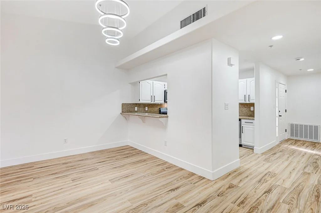 2851 Valley View, Las Vegas, NV 89102