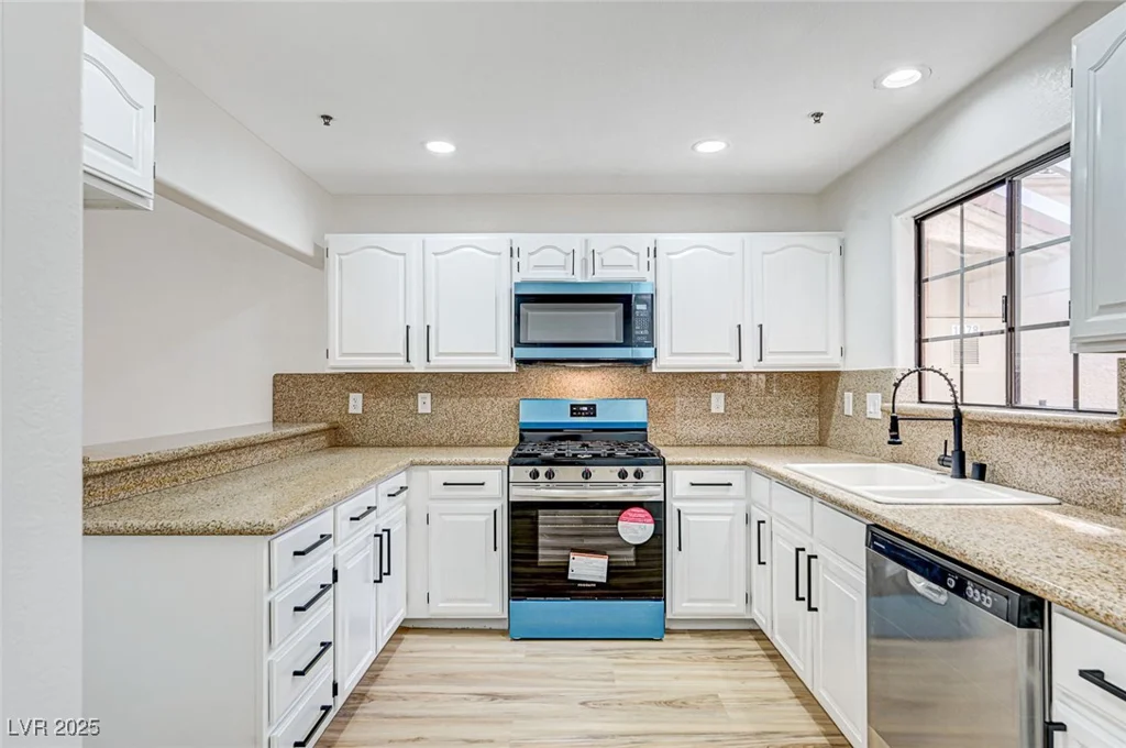 2851 Valley View, Las Vegas, NV 89102