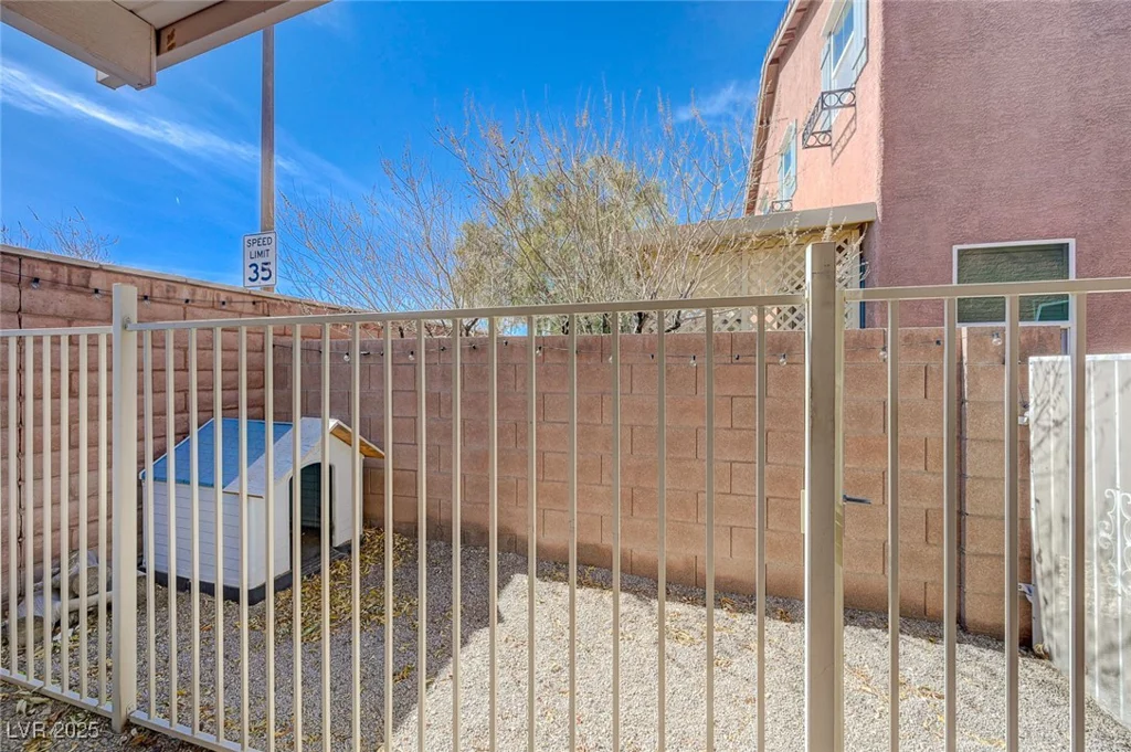 7815 Red Rock Ridge, Las Vegas, NV 89179