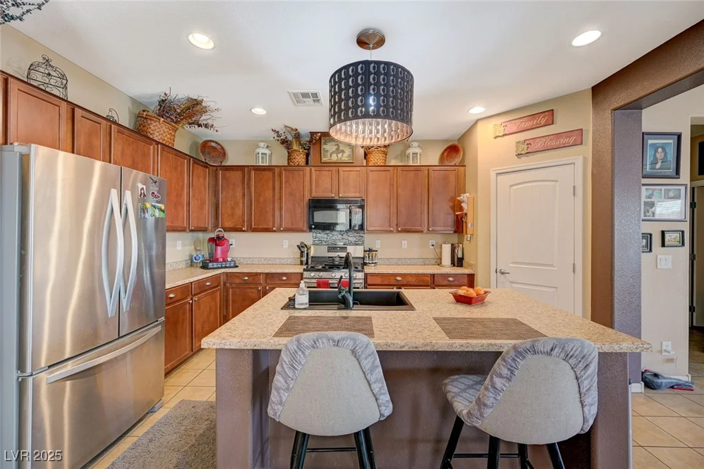 7815 Red Rock Ridge, Las Vegas, NV 89179