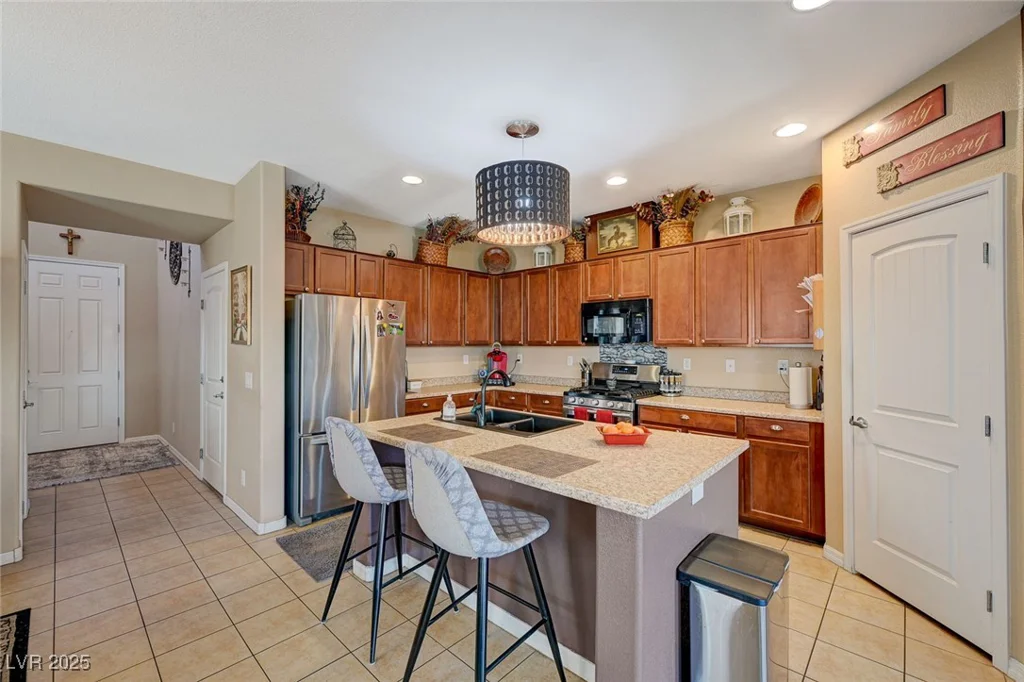 7815 Red Rock Ridge, Las Vegas, NV 89179