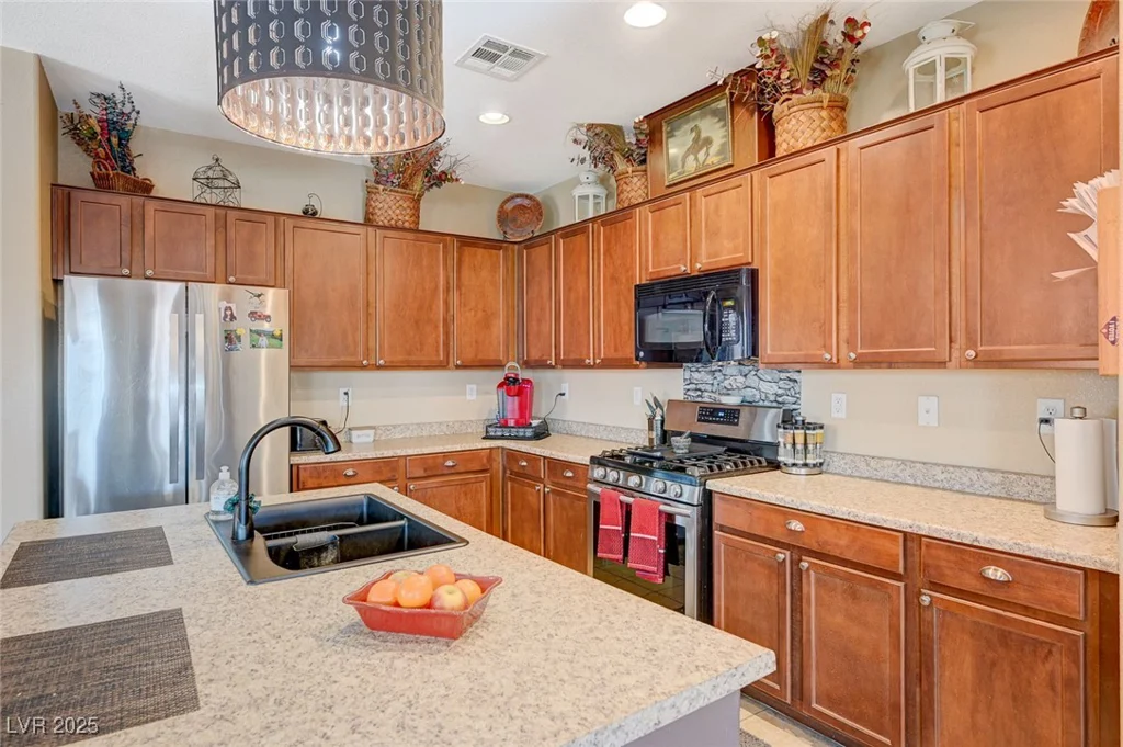 7815 Red Rock Ridge, Las Vegas, NV 89179