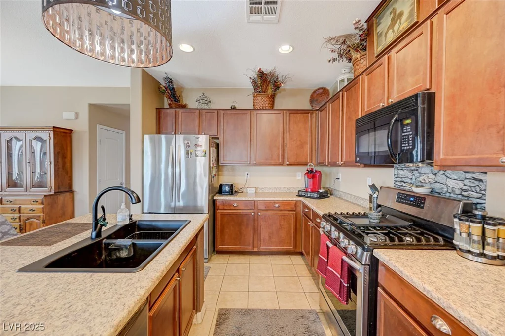 7815 Red Rock Ridge, Las Vegas, NV 89179