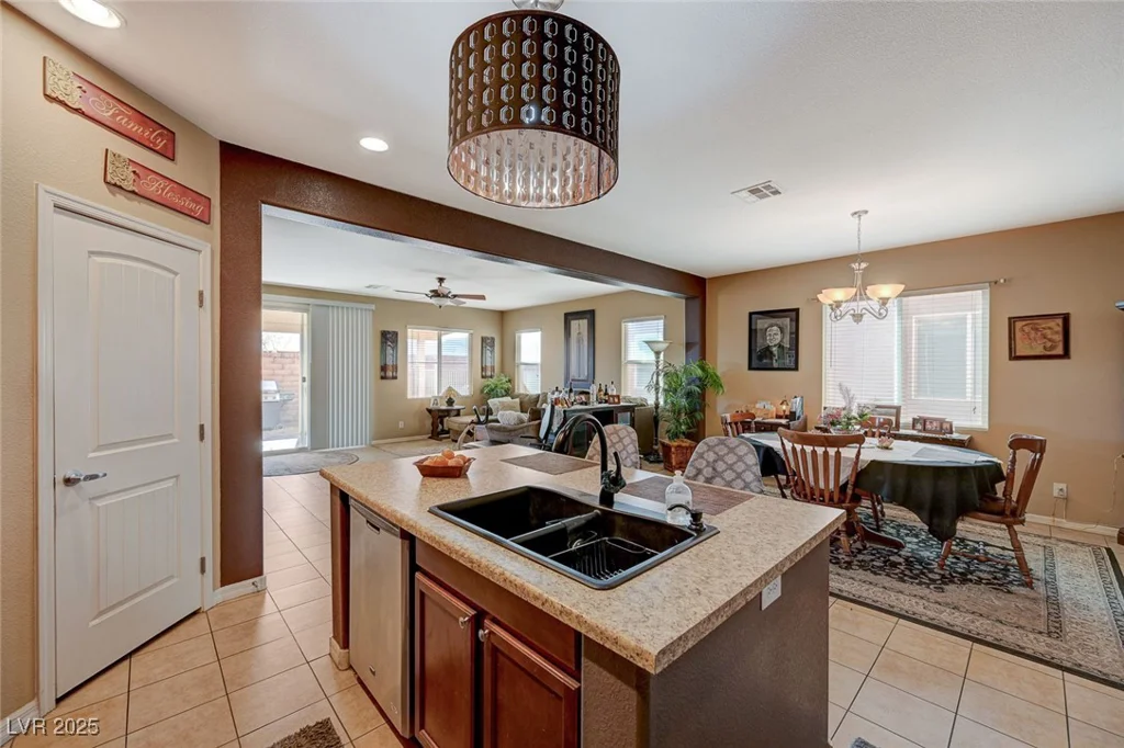 7815 Red Rock Ridge, Las Vegas, NV 89179