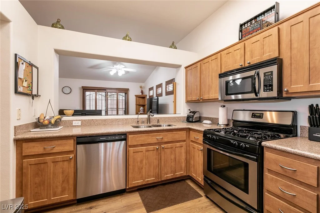 425 Golden State, Henderson, NV 89012
