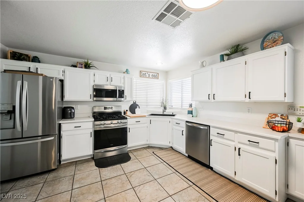 841 Glitter Glen, Las Vegas, NV 89123