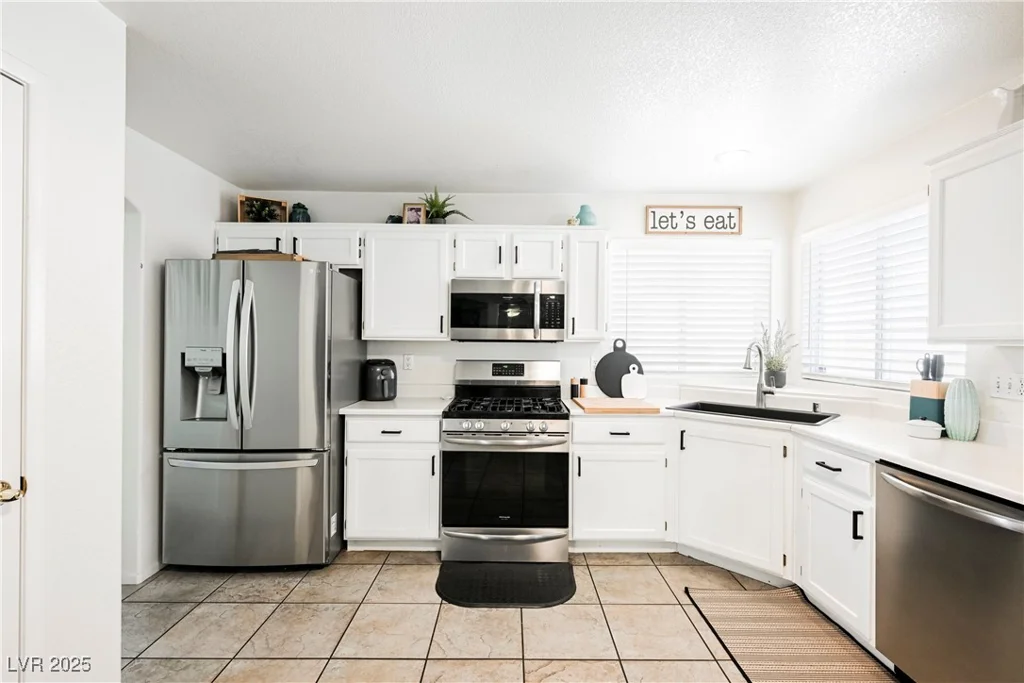 841 Glitter Glen, Las Vegas, NV 89123