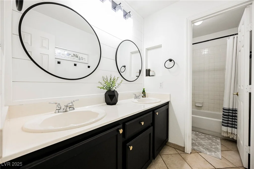 841 Glitter Glen, Las Vegas, NV 89123