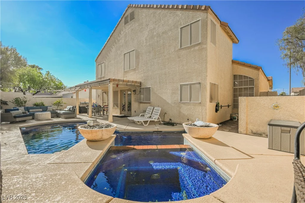 841 Glitter Glen, Las Vegas, NV 89123