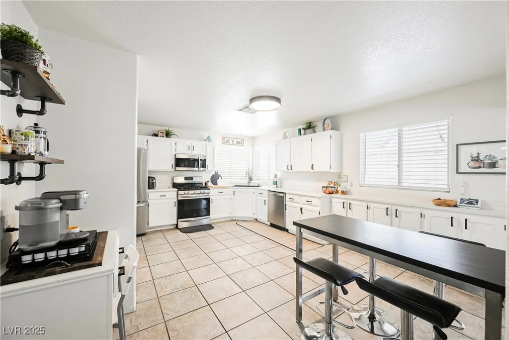 841 Glitter Glen, Las Vegas, NV 89123