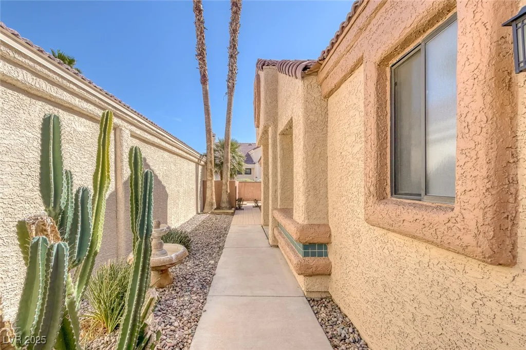 5232 Crooked River, Las Vegas, NV 89149