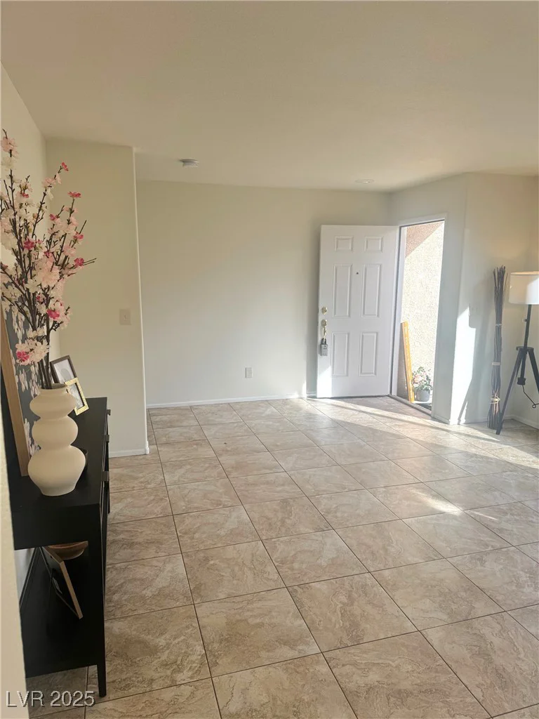 11057 Desert Dove, Las Vegas, NV 89144