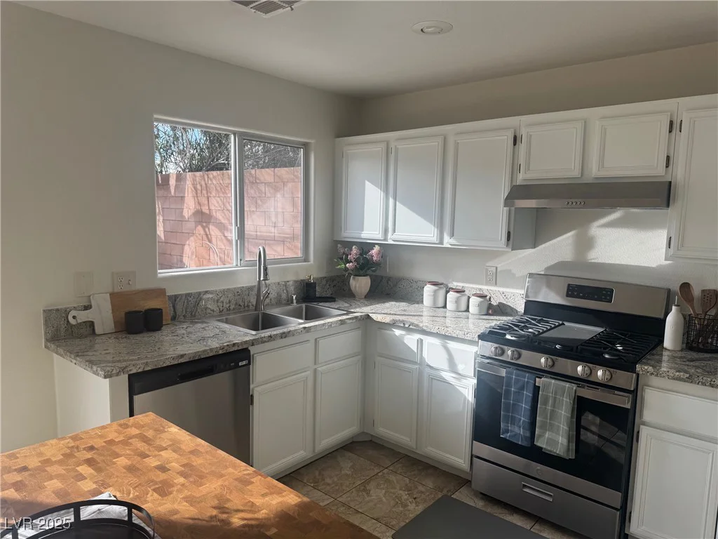 11057 Desert Dove, Las Vegas, NV 89144