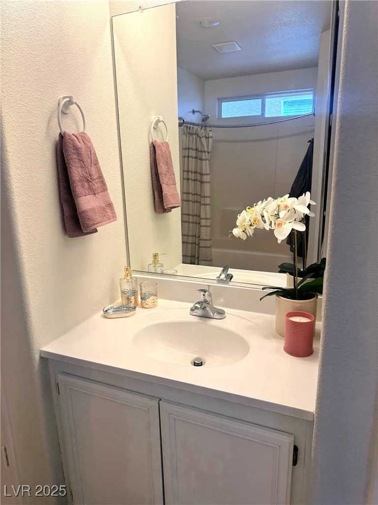 11057 Desert Dove, Las Vegas, NV 89144