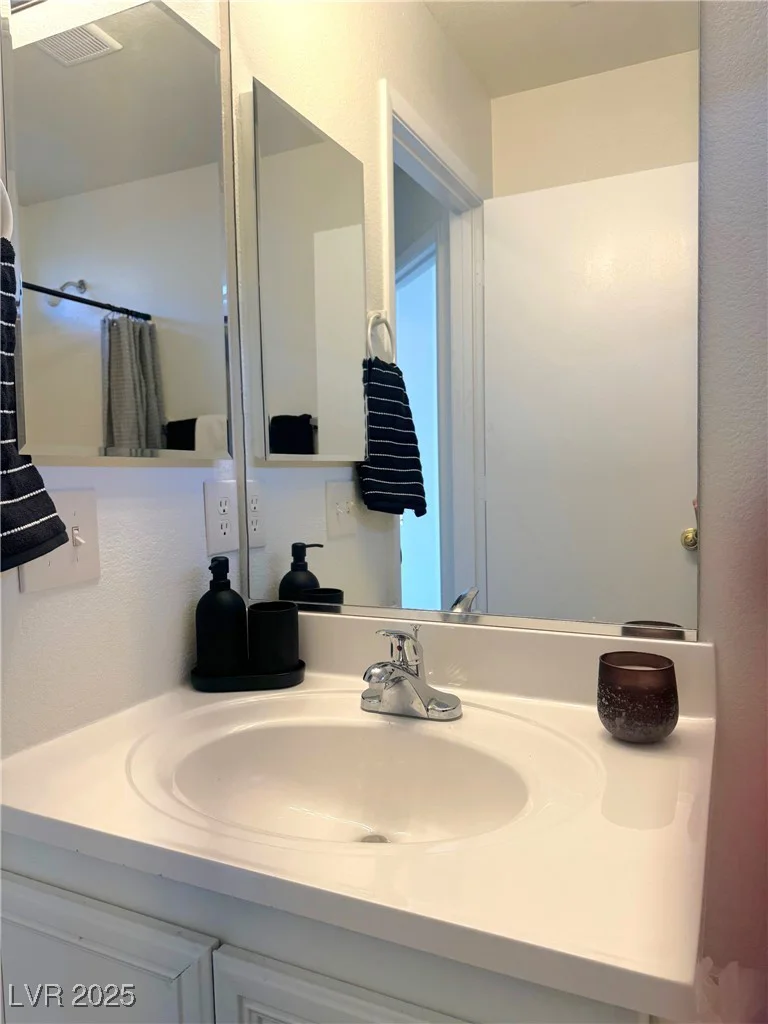 11057 Desert Dove, Las Vegas, NV 89144