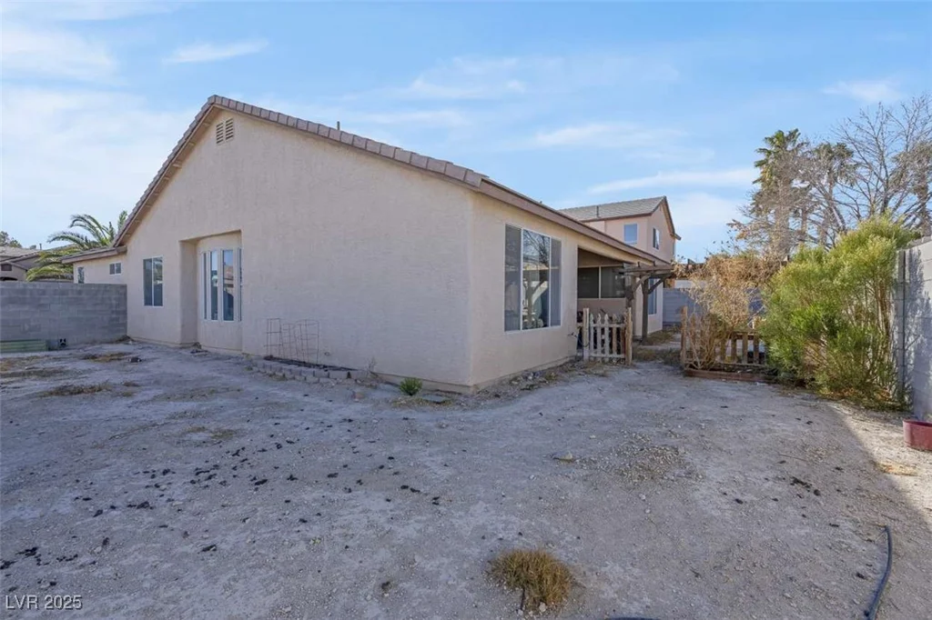 5600 Blue Peak, Las Vegas, NV 89131