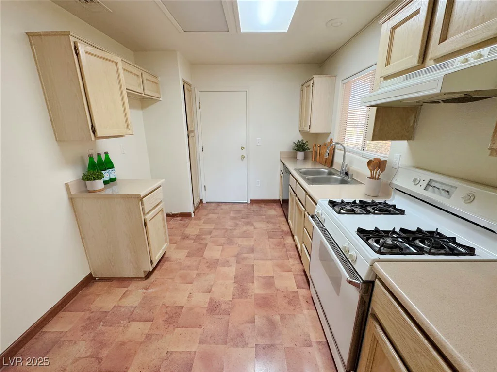 10101 Hemet, Las Vegas, NV 89134