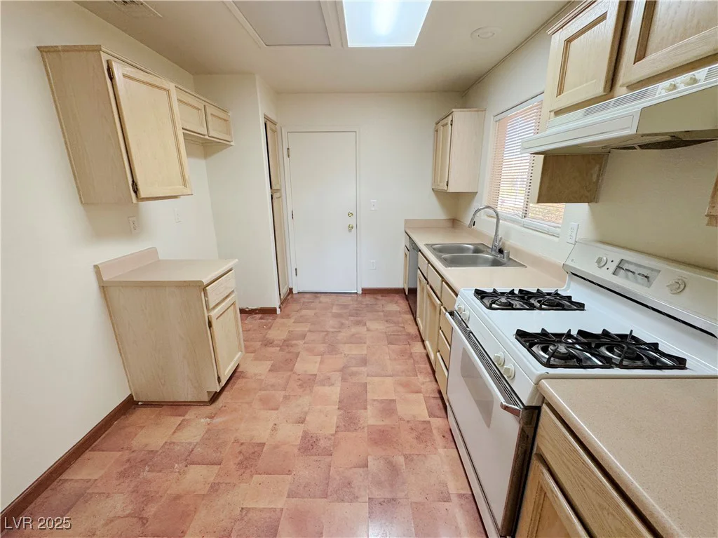 10101 Hemet, Las Vegas, NV 89134