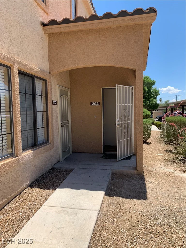 2060 Rancho Lake, Las Vegas, NV 89108