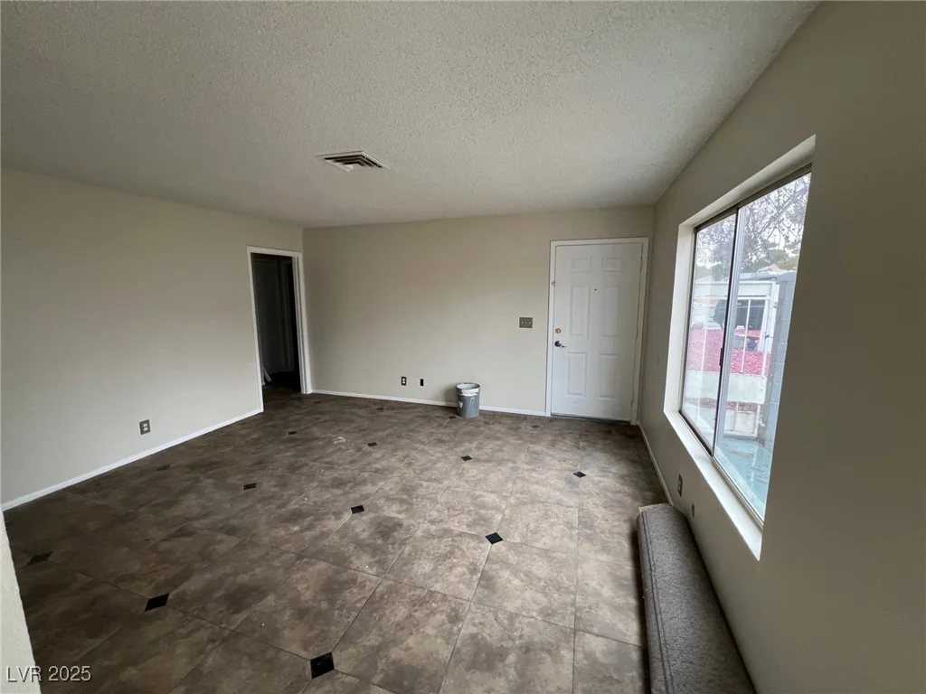 7046 Royal Meadow, Las Vegas, NV 89147