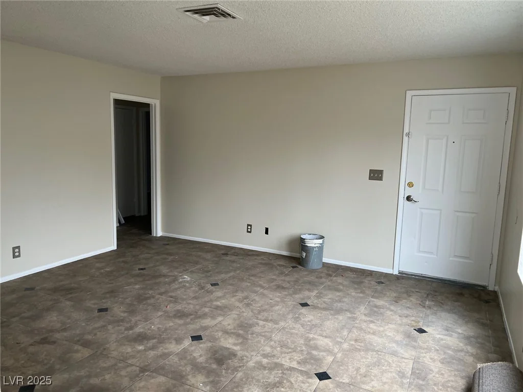 7046 Royal Meadow, Las Vegas, NV 89147