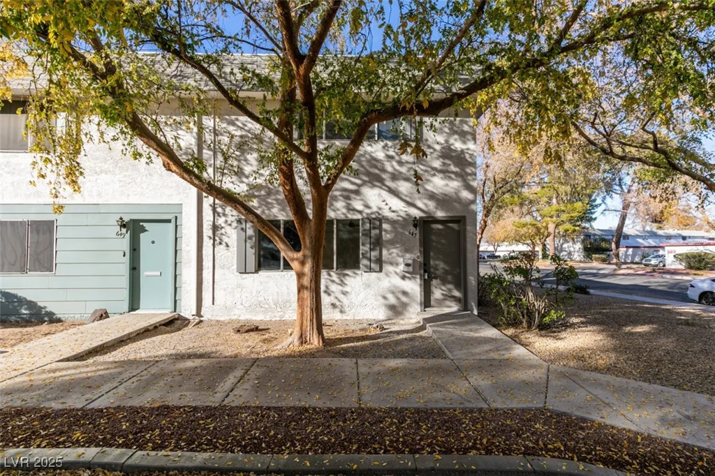 647 Greenbriar Townhouse, Las Vegas, NV 89121