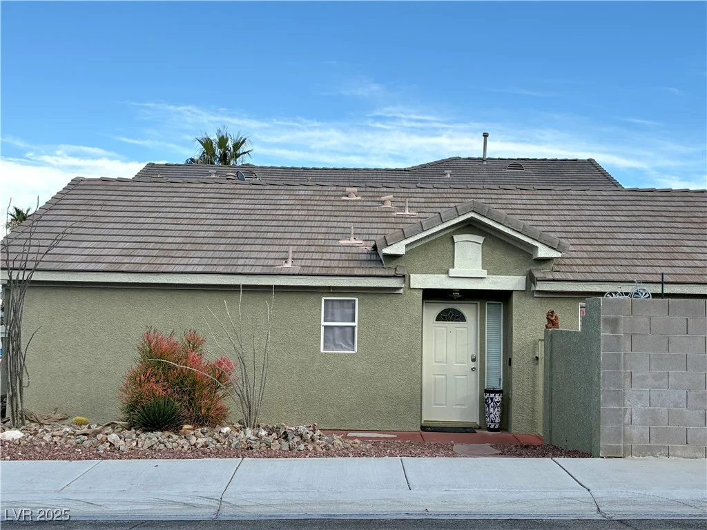 9721 Meadowville, Las Vegas, NV 89129