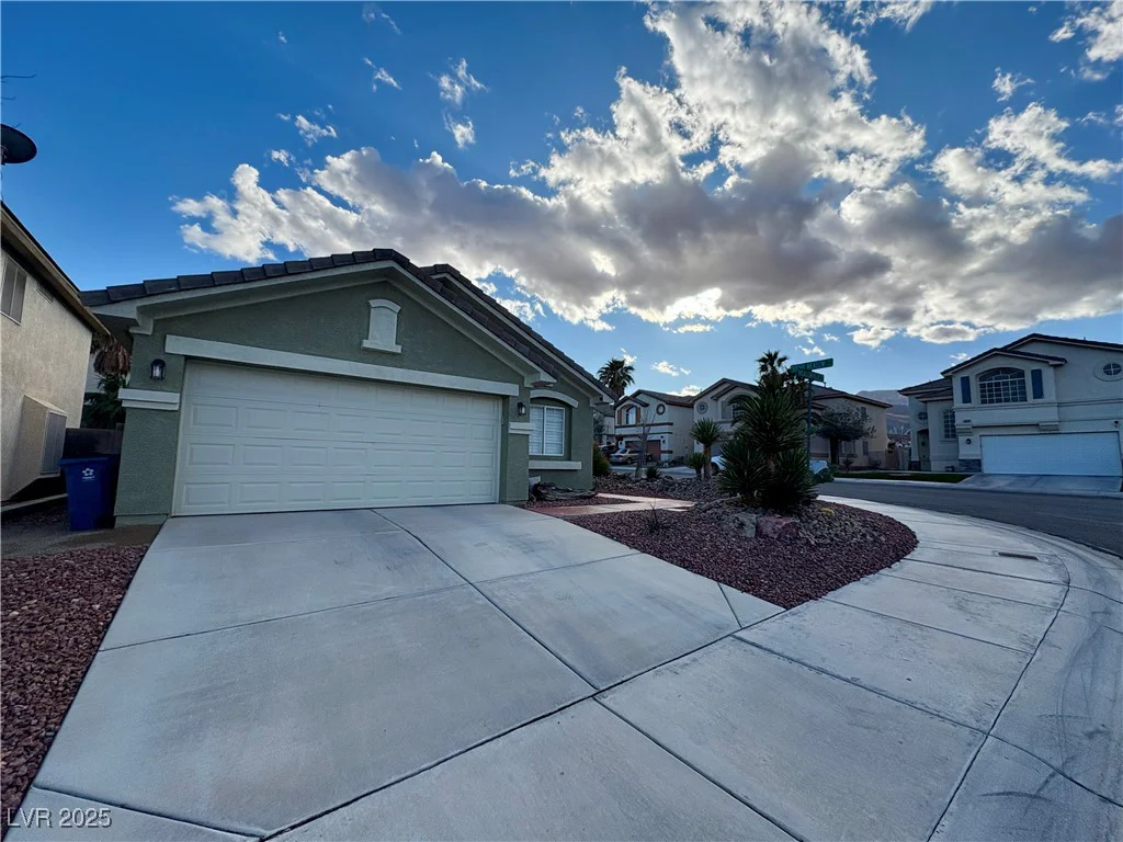 9721 Meadowville, Las Vegas, NV 89129