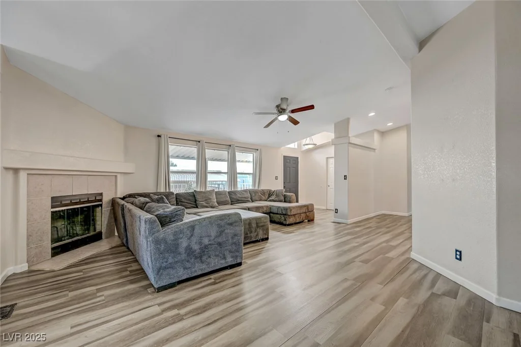 4891 Hildago, Las Vegas, NV 89121