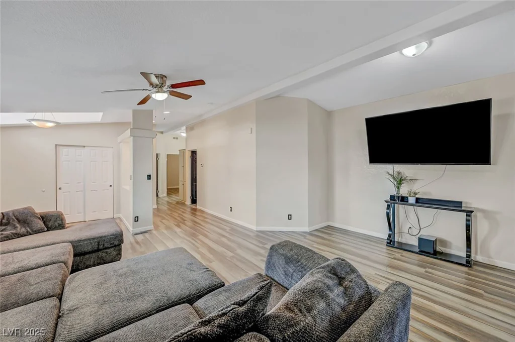 4891 Hildago, Las Vegas, NV 89121