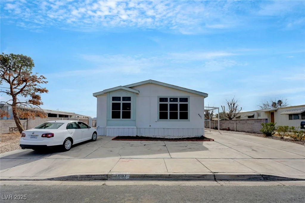 4891 Hildago, Las Vegas, NV 89121