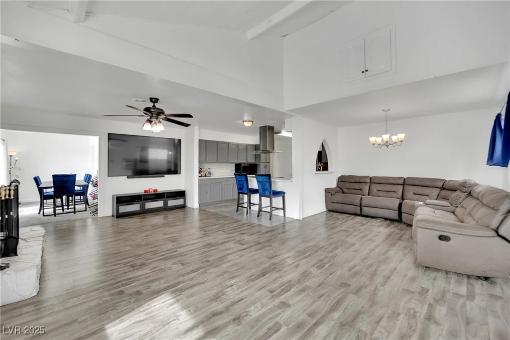 5729 Heron, Las Vegas, NV 89107