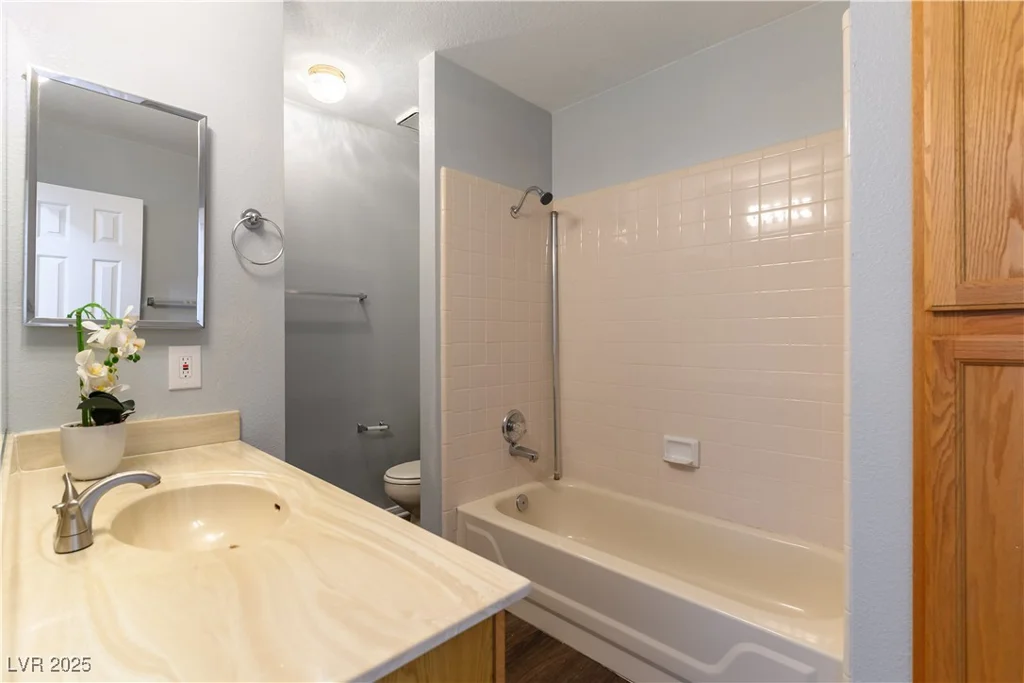 5220 Desert Star, Las Vegas, NV 89130