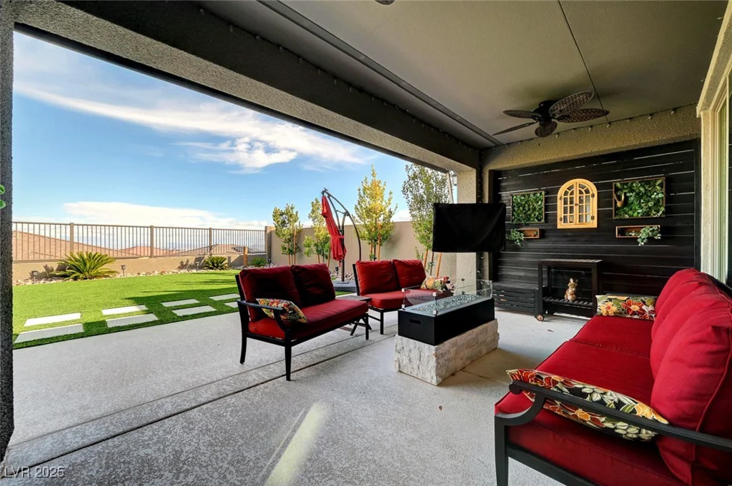 394 Red Feather Peak, Las Vegas, NV 89138