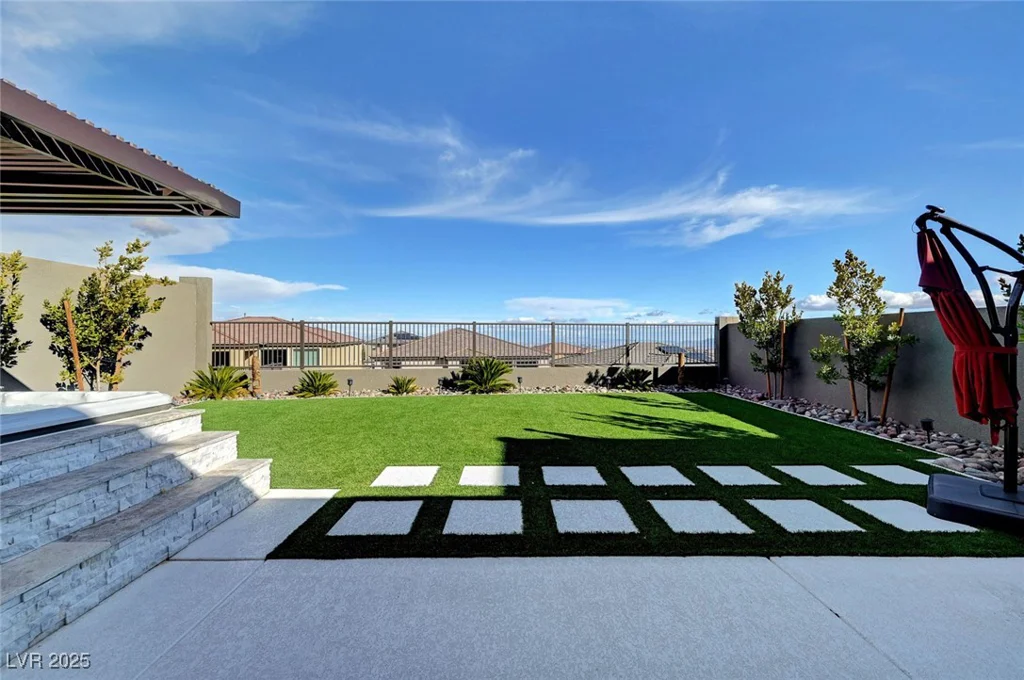 394 Red Feather Peak, Las Vegas, NV 89138