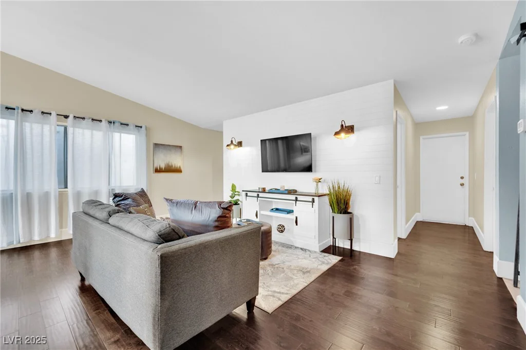 585 Jackson, Henderson, NV 89014