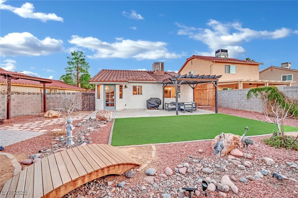 585 Jackson, Henderson, NV 89014