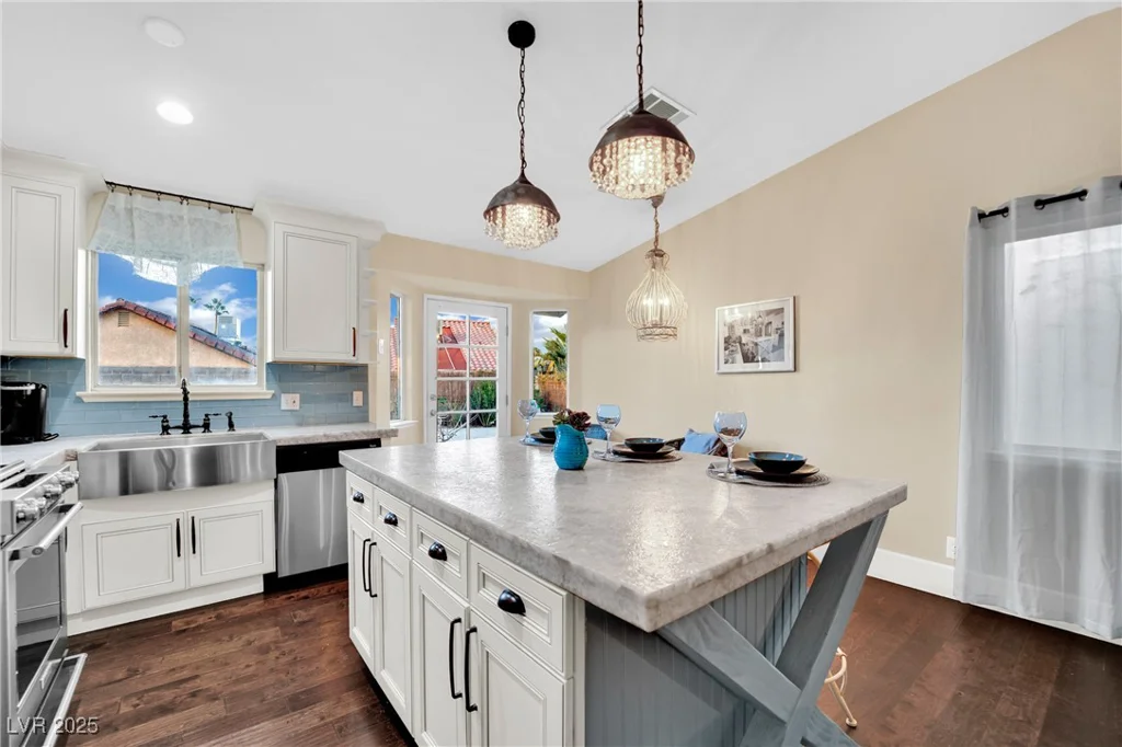 585 Jackson, Henderson, NV 89014